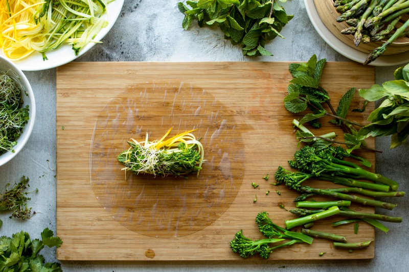 green summer rolls making