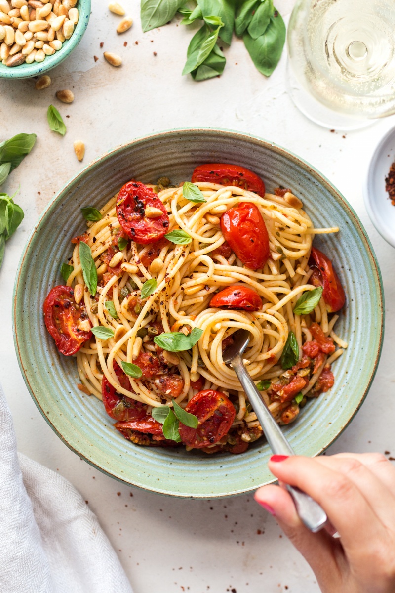 Roasted tomato and basil pasta