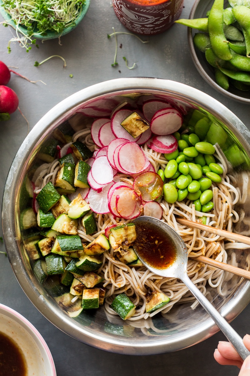 cold soba noodles mixing ingredients