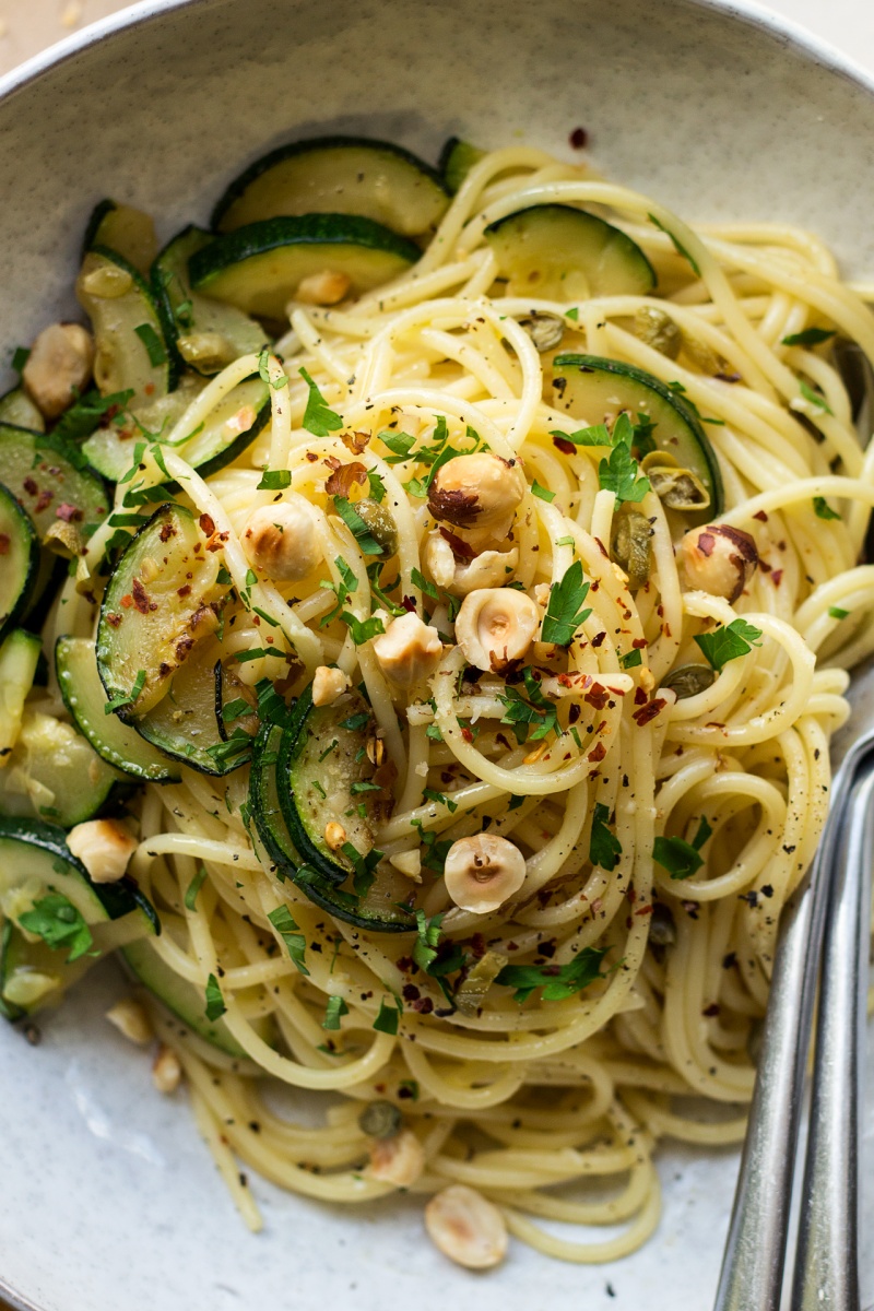 spaghetti aglio e olio close