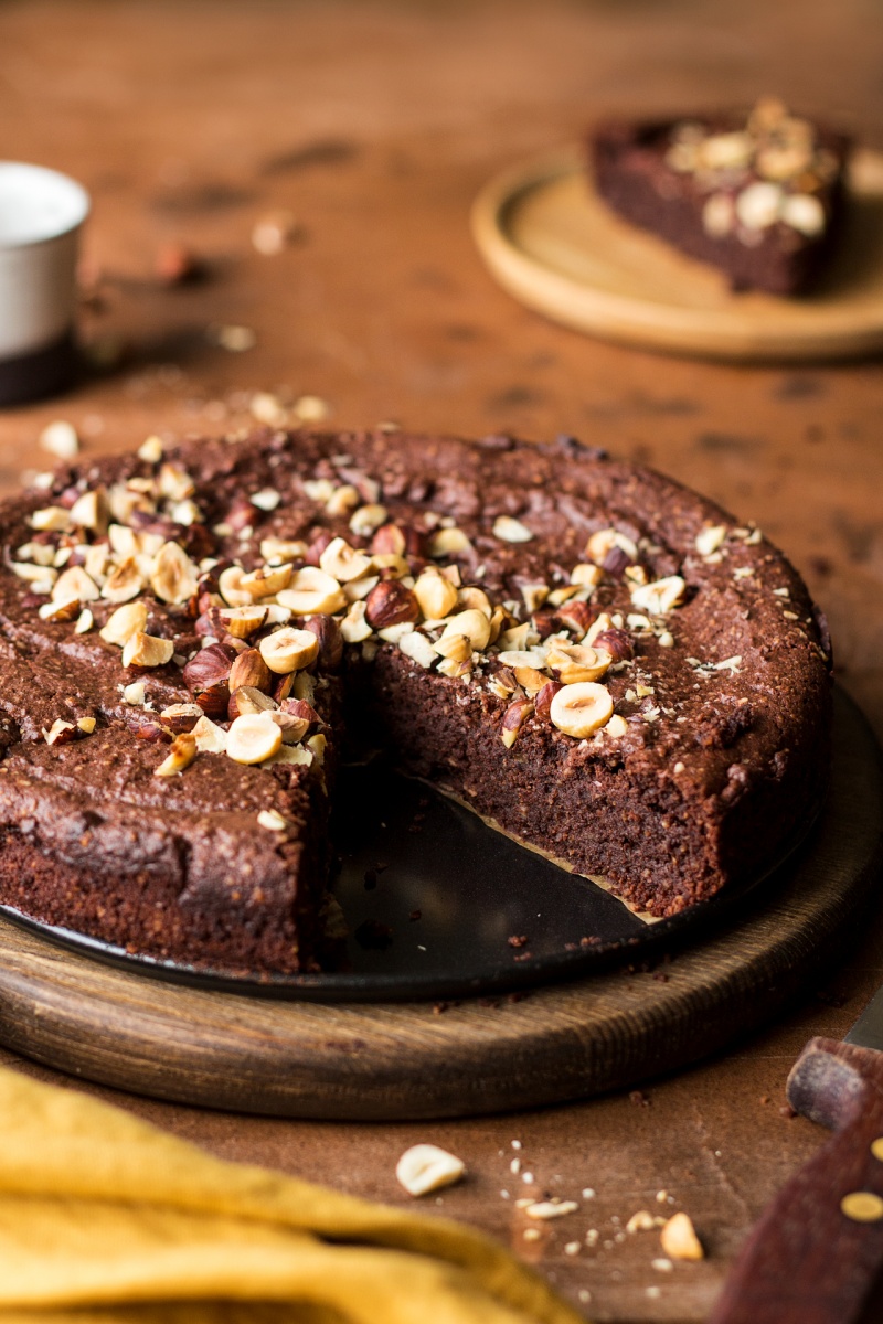 vegan chocolate hazelnut torte side