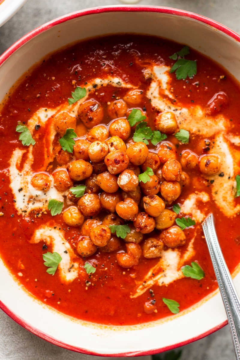 roasted red pepper and garlic soup close