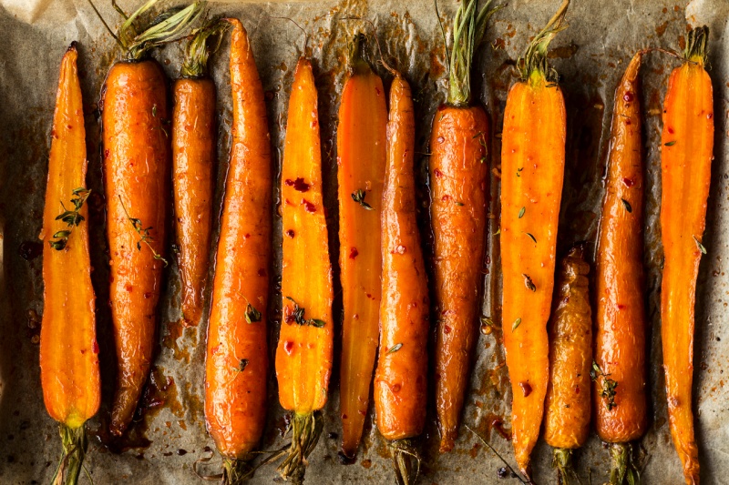 maple roasted carrots out of oven