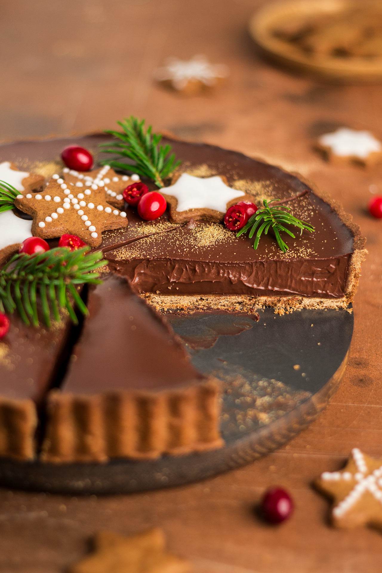 gingerbread amaretto chocolate tart side