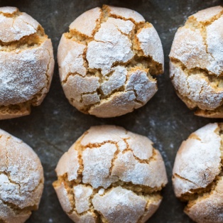 vegan amaretti cookies