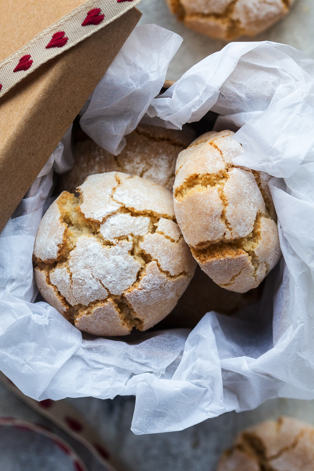 vegan amaretti cookies gift top down