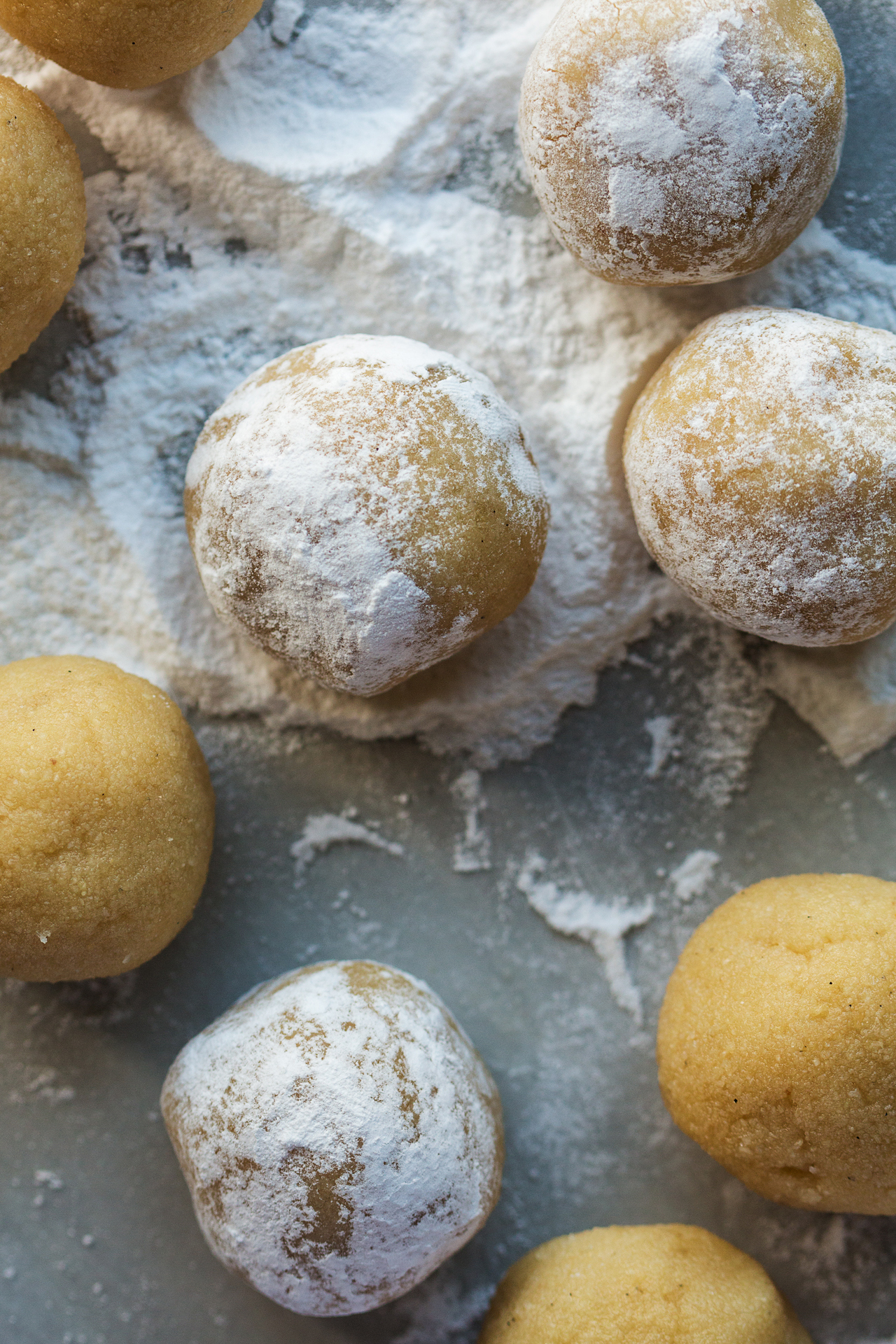 vegan amaretti cookies sugar coating