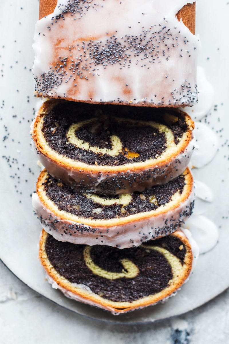 poppy seed bread roll