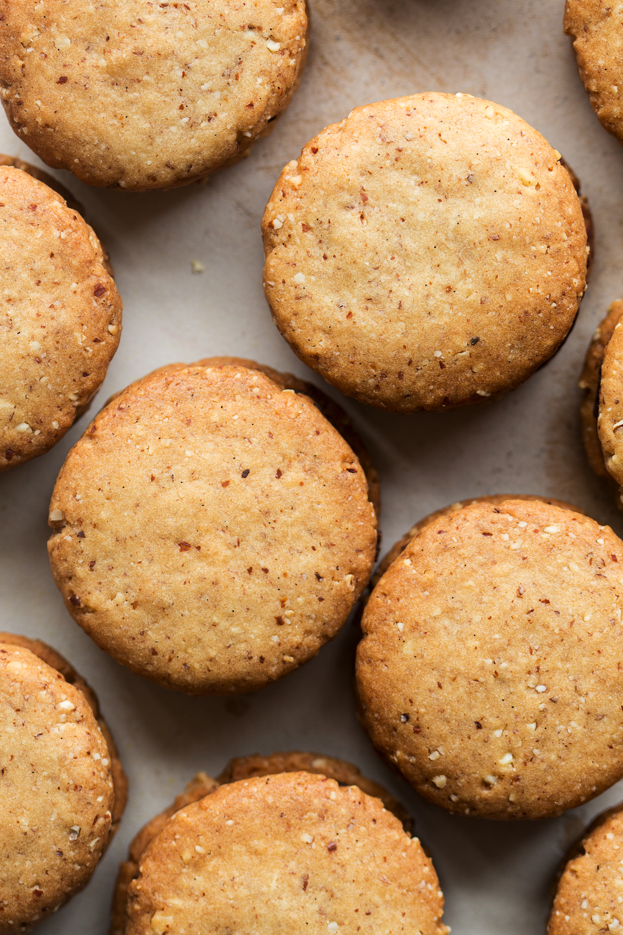 vegan cookie sandwiches top down