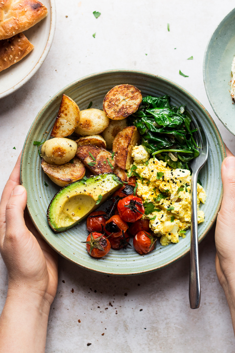 Savoury vegan breakfast bowl - Lazy Cat Kitchen