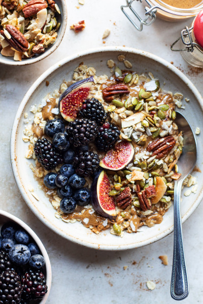 banana overnight oats close up