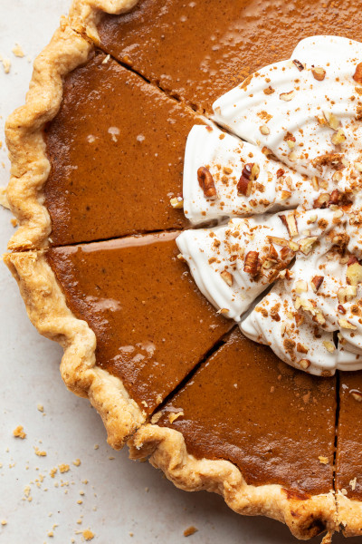 vegan pumpkin pie close