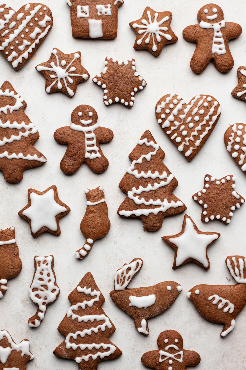 soft-vegan-gingerbread-cookies-lazy-cat-kitchen