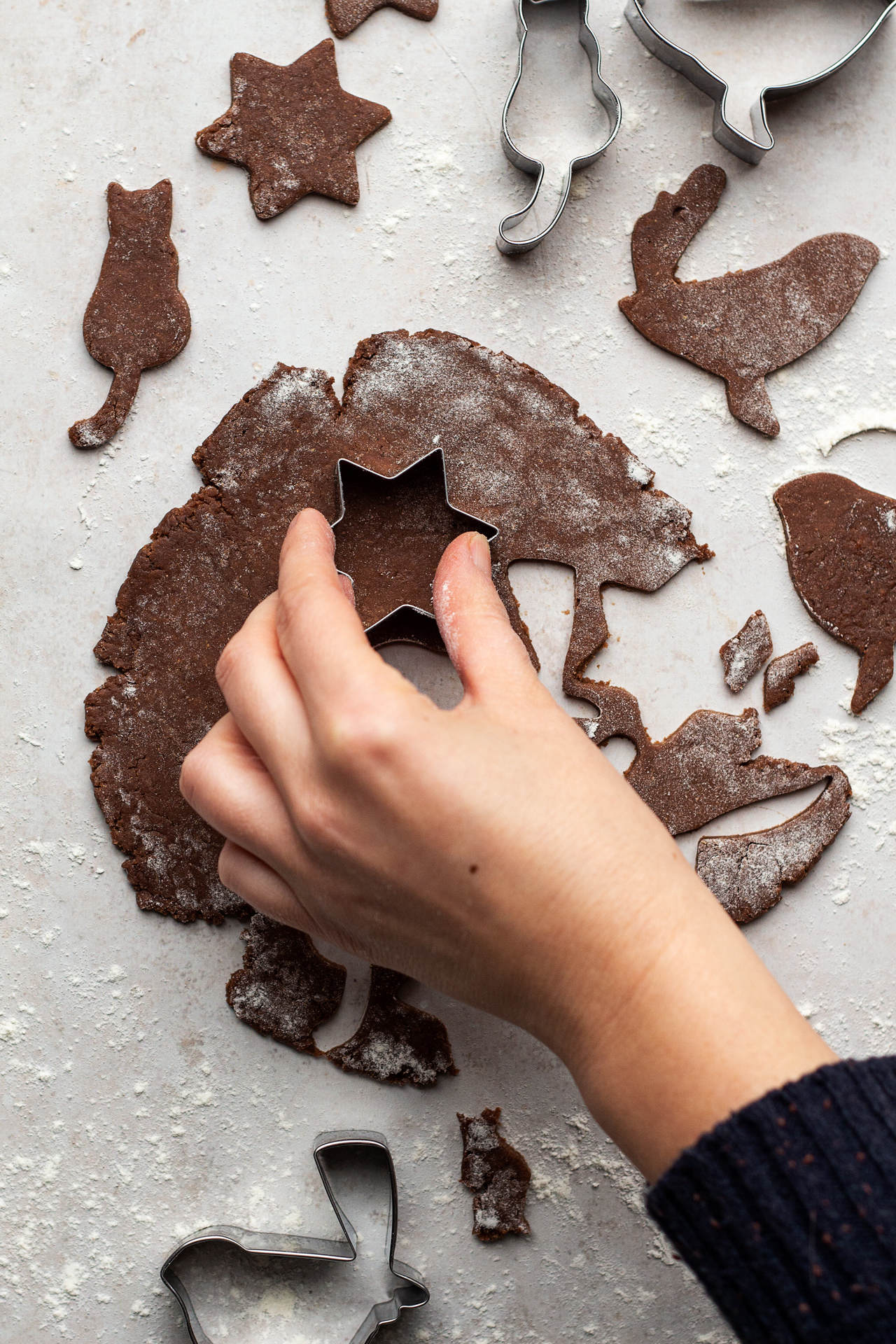 soft vegan gingerbread cookies cutting