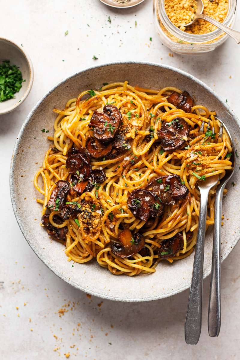 vegan balsamic mushroom pasta