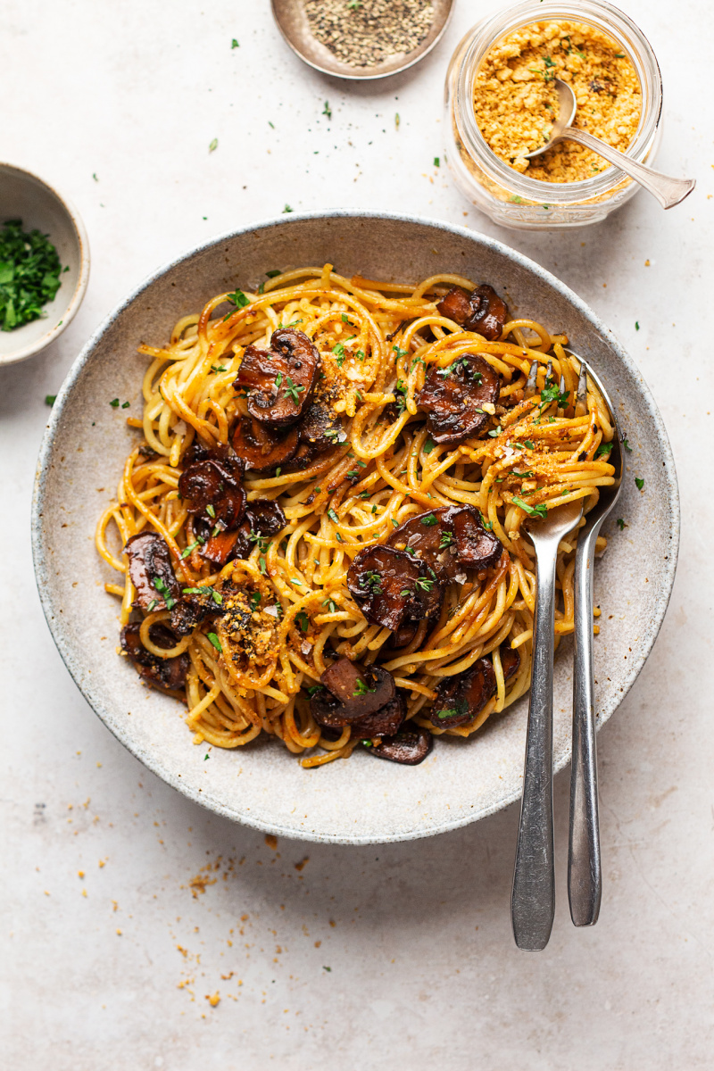 vegan balsamic mushroom pasta bowl