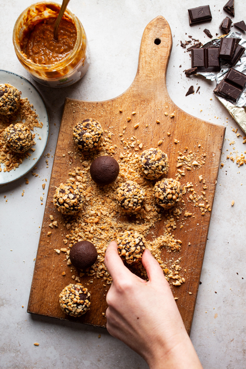 vegan peanut butter truffles making