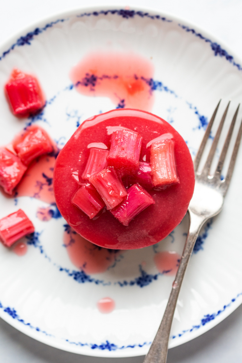 vegan rhubarb ginger cheesecakes plate