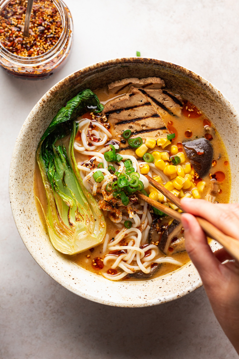 https://cdn77-s3.lazycatkitchen.com/wp-content/uploads/2020/05/vegan-ramen-chopsticks-800x1200.jpg