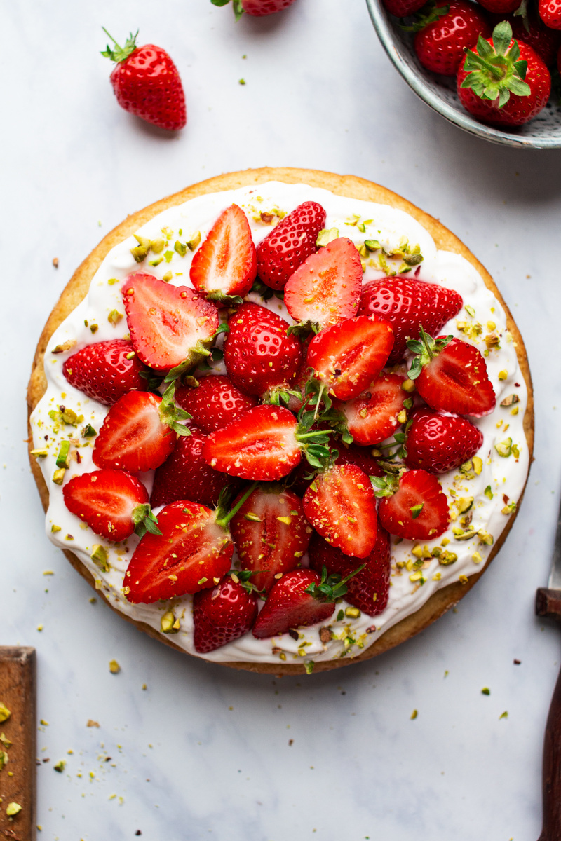 white chocolate vegan sponge strawberries top down