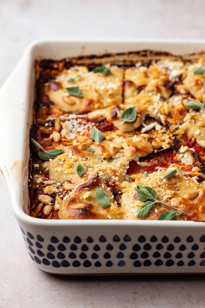 https://cdn77-s3.lazycatkitchen.com/wp-content/uploads/2020/07/vegan-eggplant-parmigiana-side-800x1200.jpg