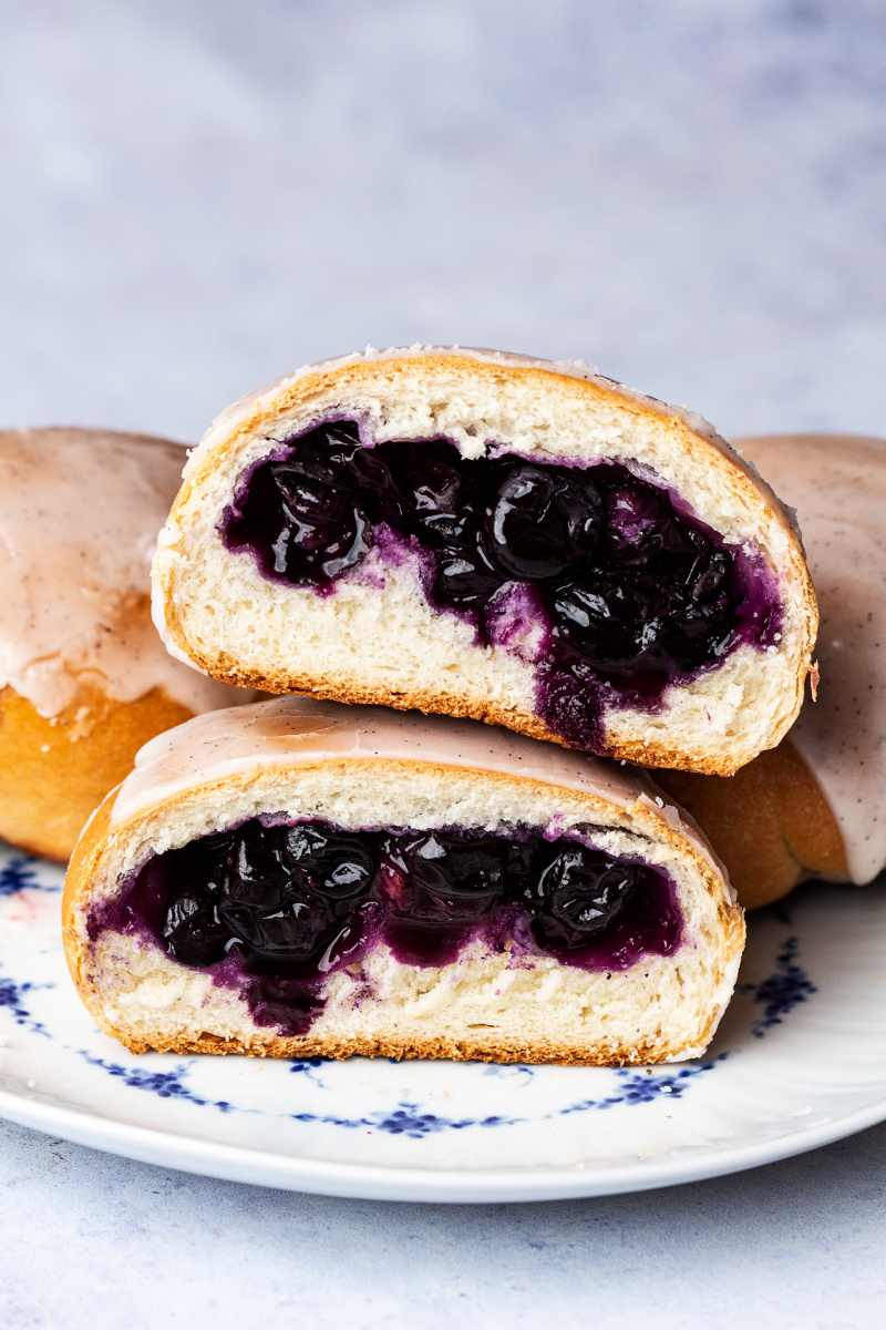 vegan jagodzianki blueberry bunscut open