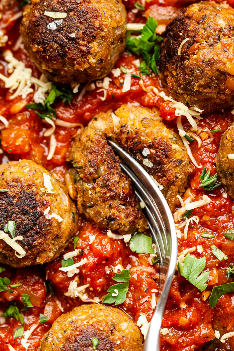 vegan meatballs tomato sauce cut