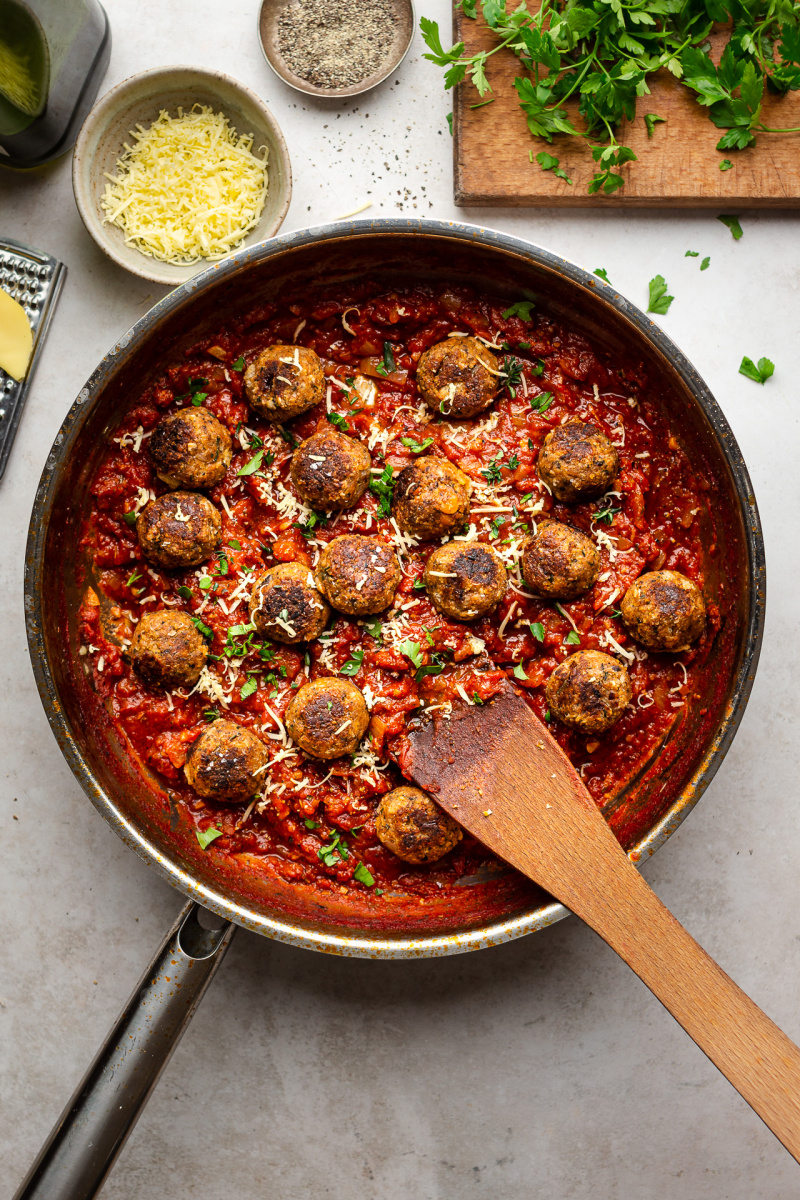 Meaty vegan meatballs in tomato sauce