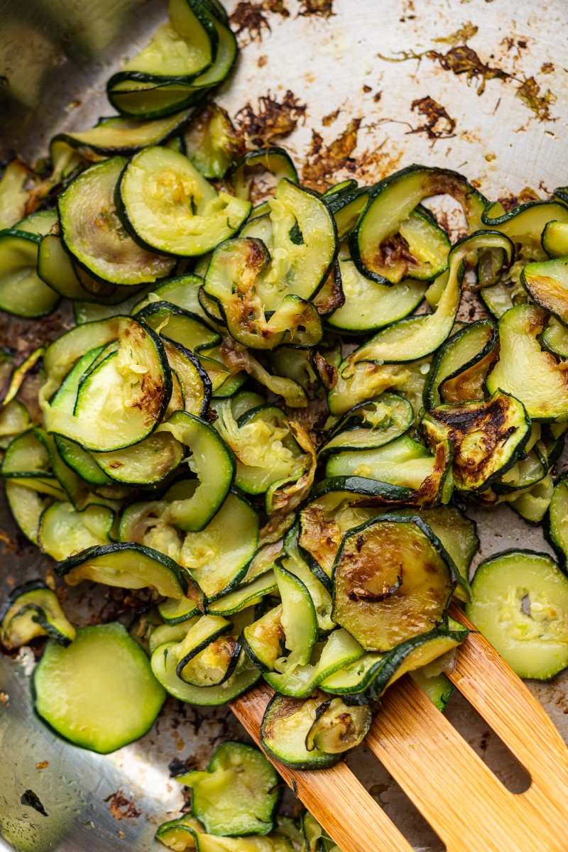 Lazy Girl's Zucchini Spaghetti [no fancy tools required!] with Peas, Crème  Fraîche and Pesto - Izy Hossack - Top With Cinnamon