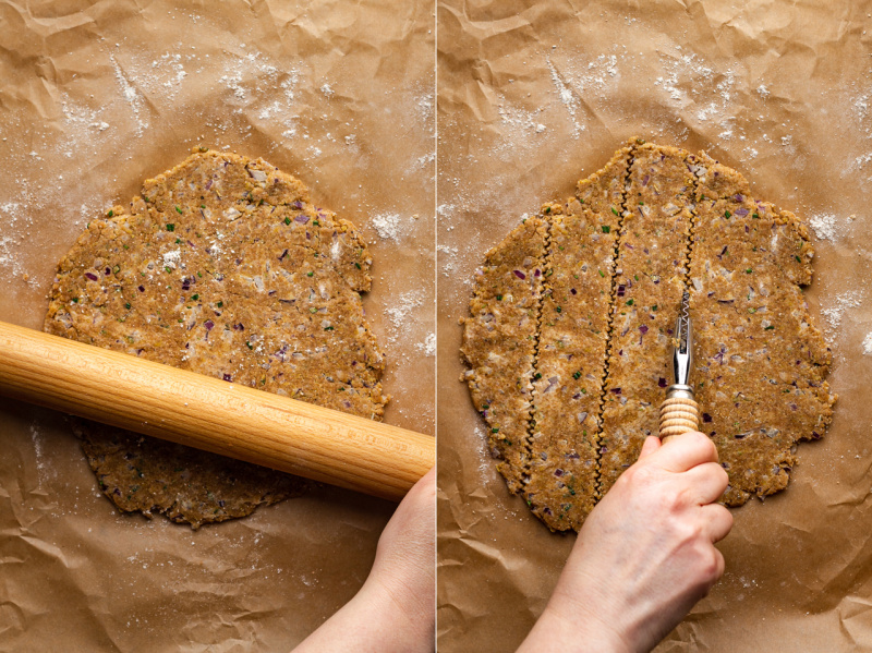 vegan spelt crackers cutting