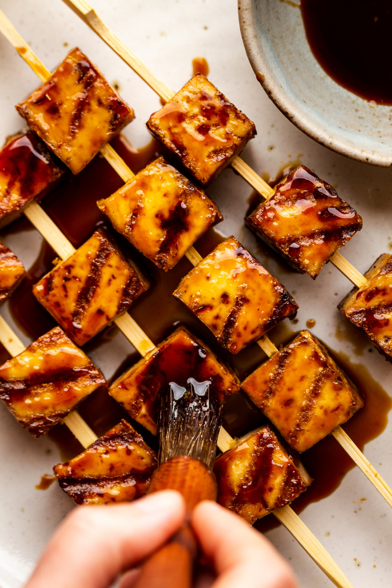 teriyaki tofu noodle salad glazing tofu