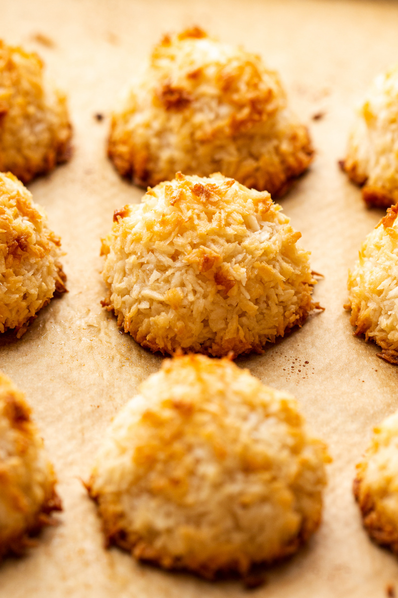 vegan coconut macaroons baked