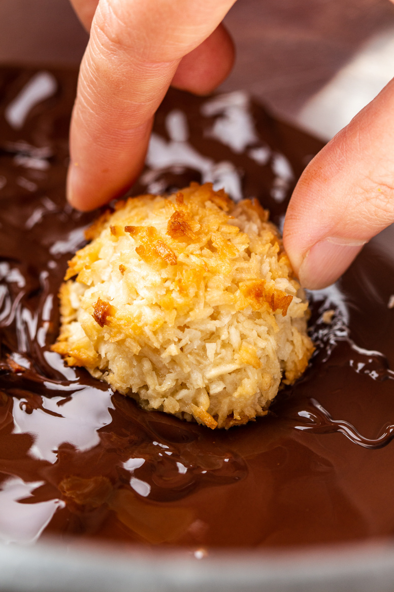 vegan coconut macaroons coated