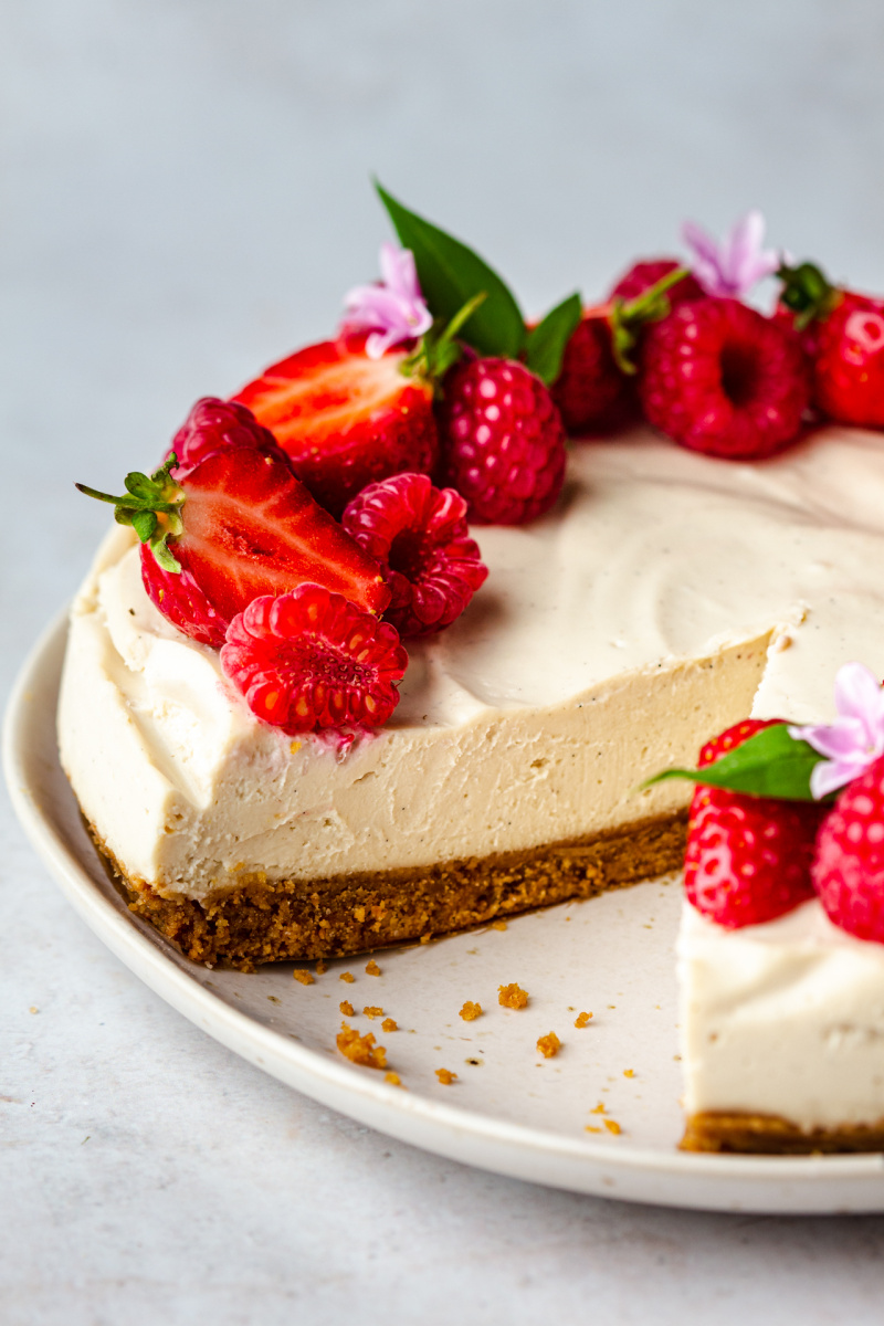 no bake vegan cheesecake cross section