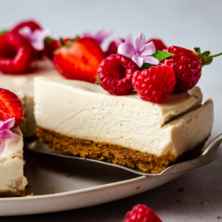 no bake vegan cheesecake slice out