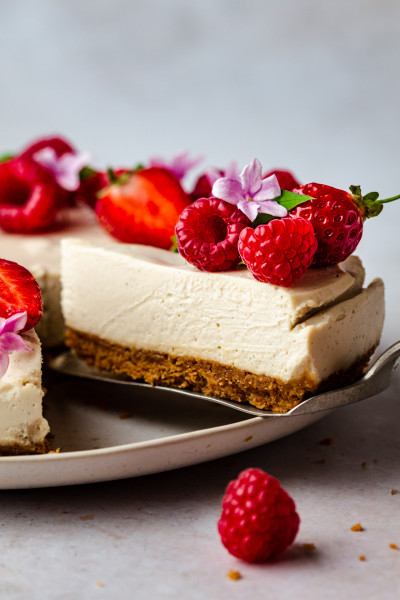 no bake vegan cheesecake slice out