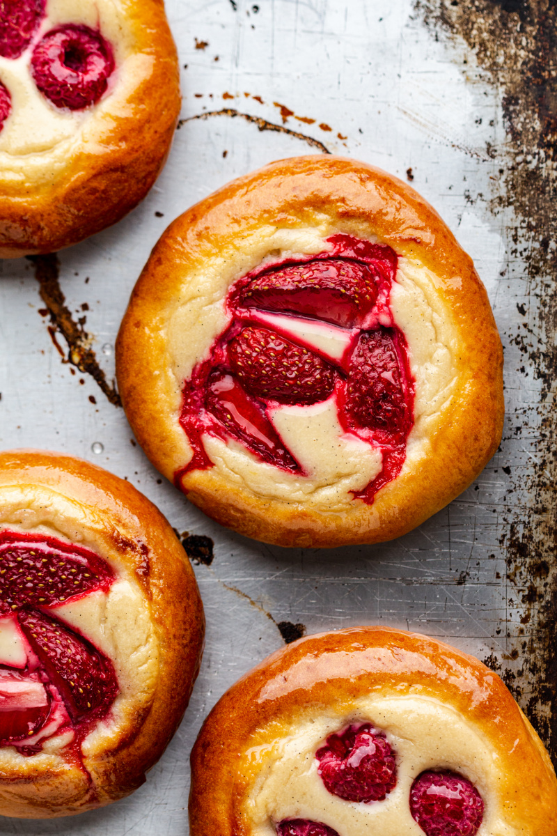 vegan polish sweet cheese rolls berries