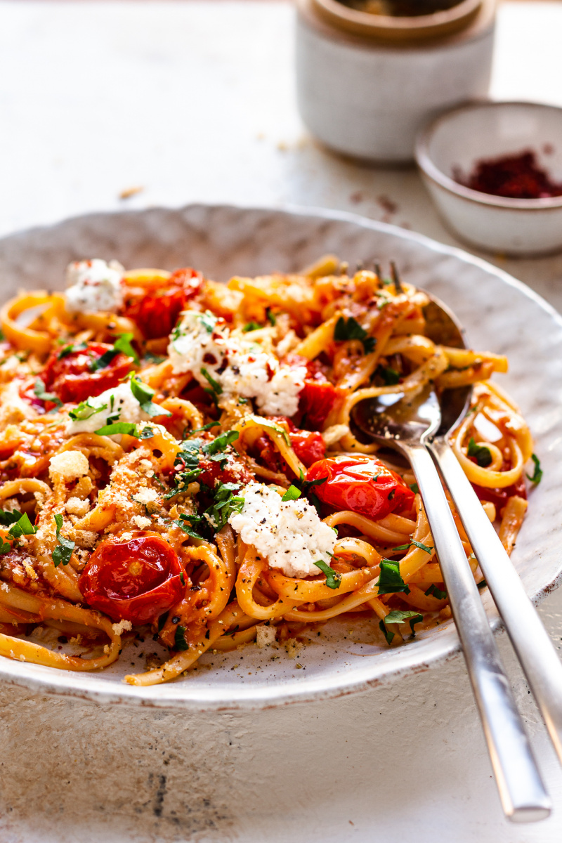 Roasted tomato sauce pasta - Lazy Cat Kitchen