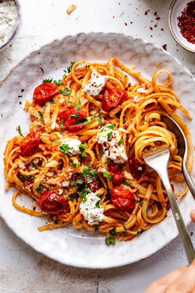 Roasted tomato sauce pasta