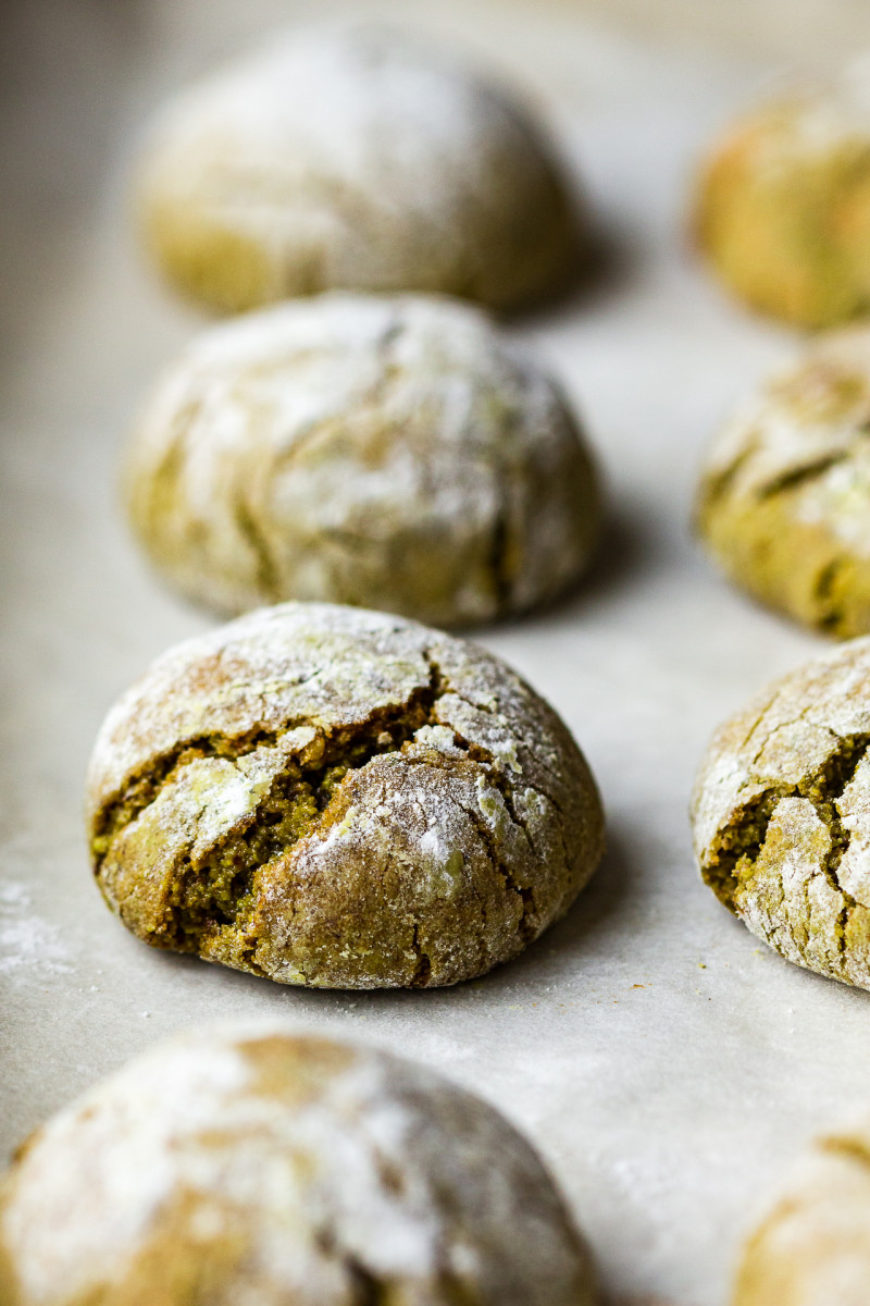 vegan amaretti pistachios tray