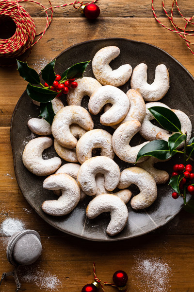 vegan vanilla crescent cookies plate