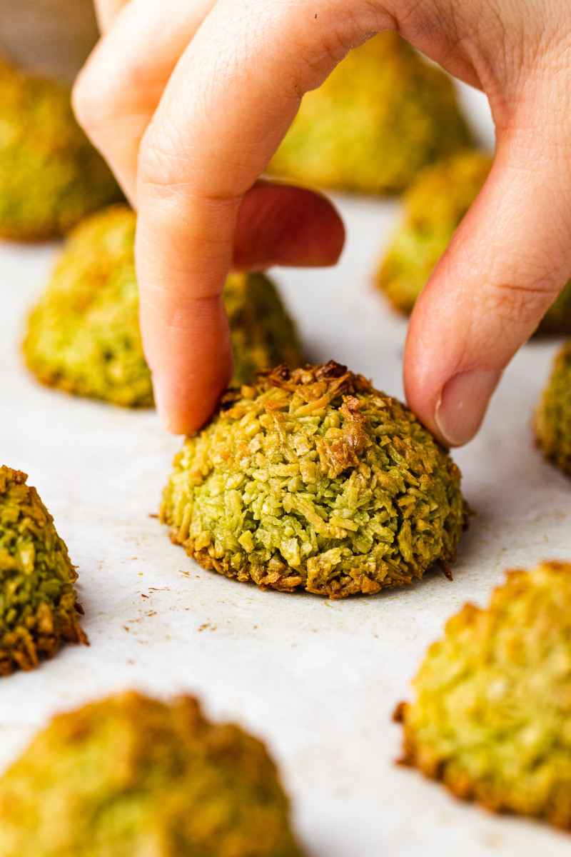 matcha coconut macaroos baked