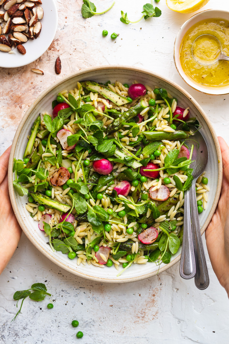 spring salad scallion dressing hands