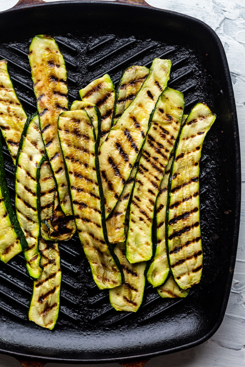 no knead pizza grilled zucchini