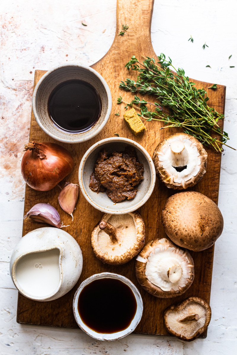 creamy mushroom pasta plate ingredients