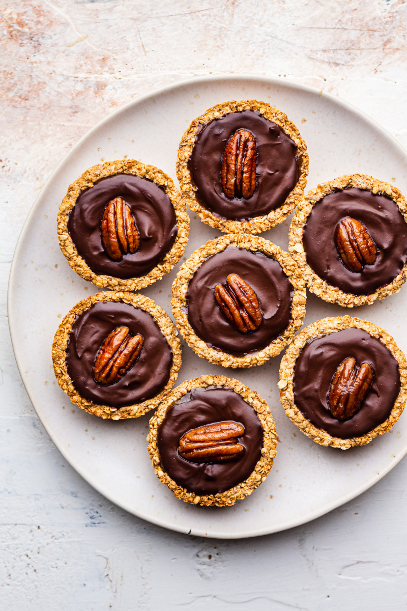 pecan pie cups plate