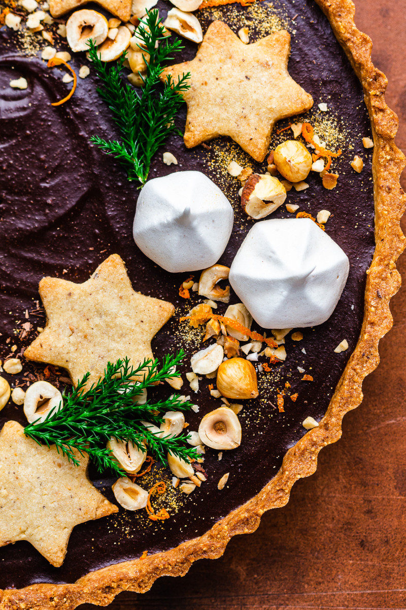 vegan chocolate hazelnut tart detail