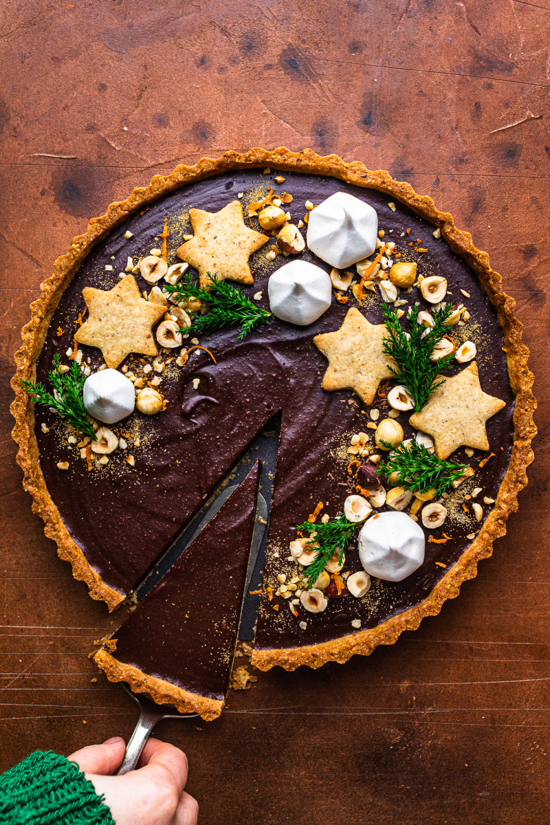 vegan chocolate hazelnut tart slice spatula