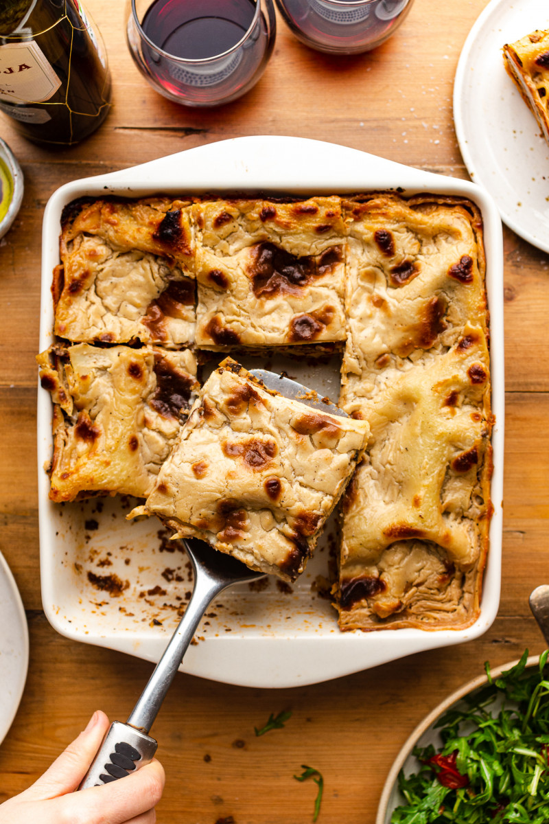 vegan lasagne slicing