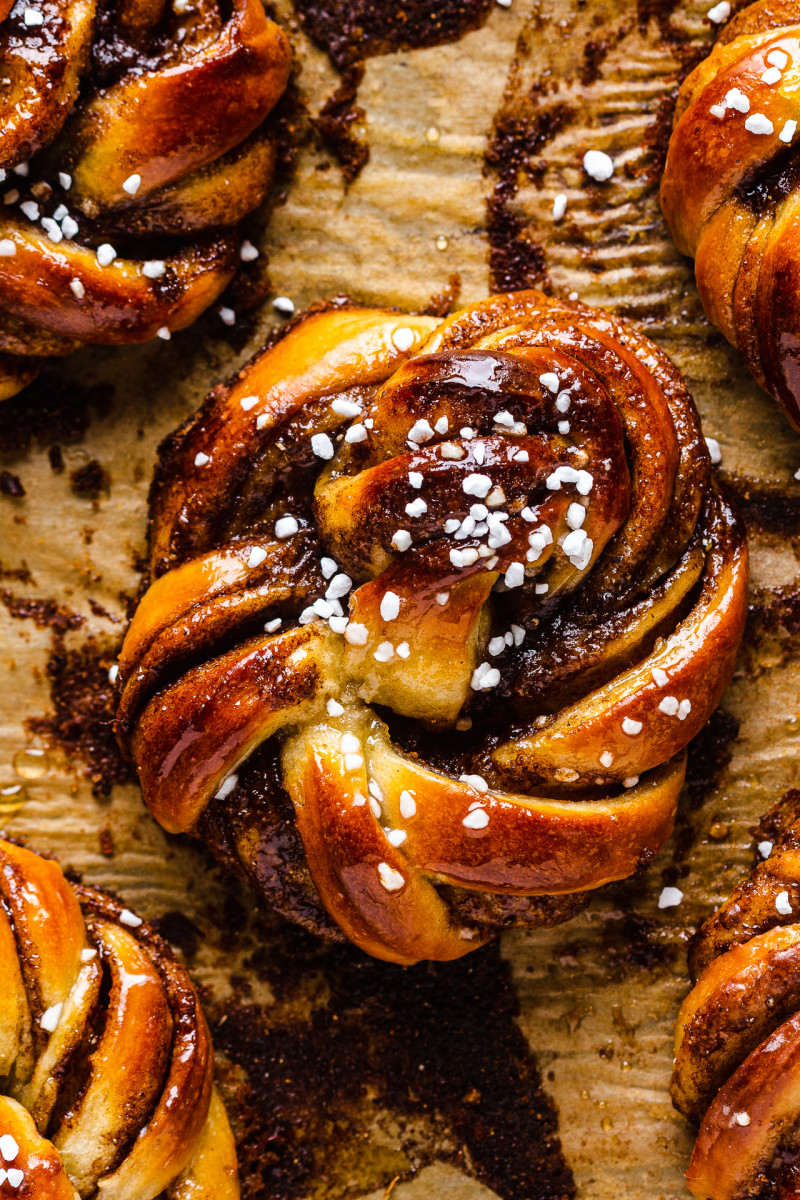 vegan kanelbullar close up